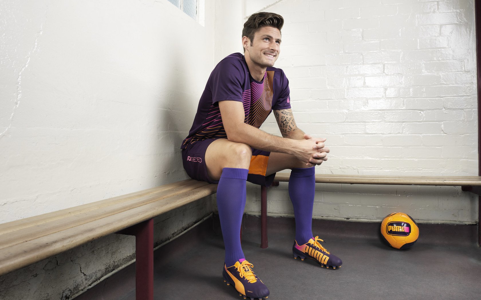 “马科斯·莫奇的全场覆盖与领导能力,助力美洲狮队建立强大防线”